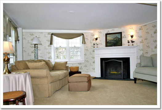 View 20 - 376 North Main Street